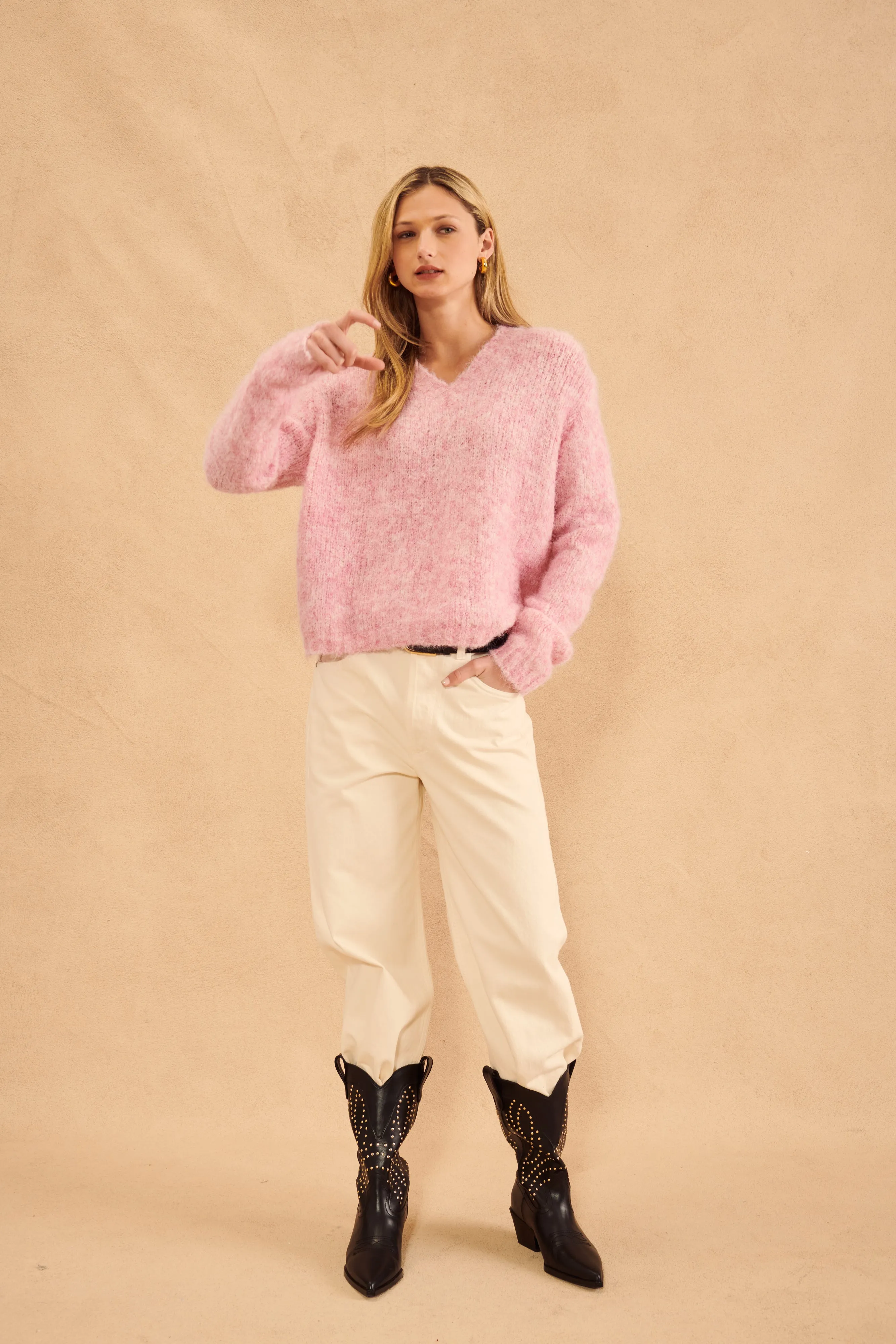 HARLAN FUZZY V-NECK SWEATER