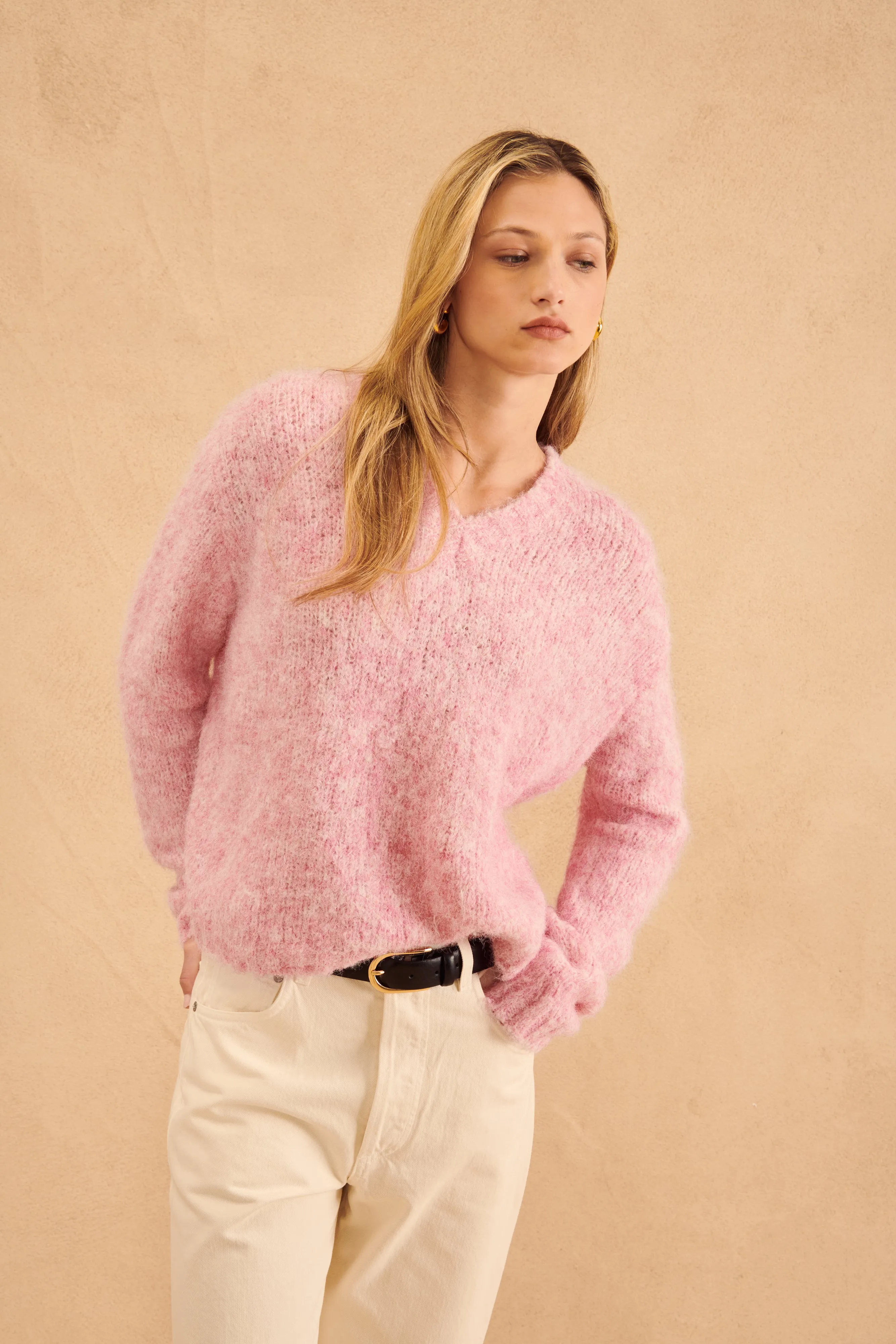 HARLAN FUZZY V-NECK SWEATER