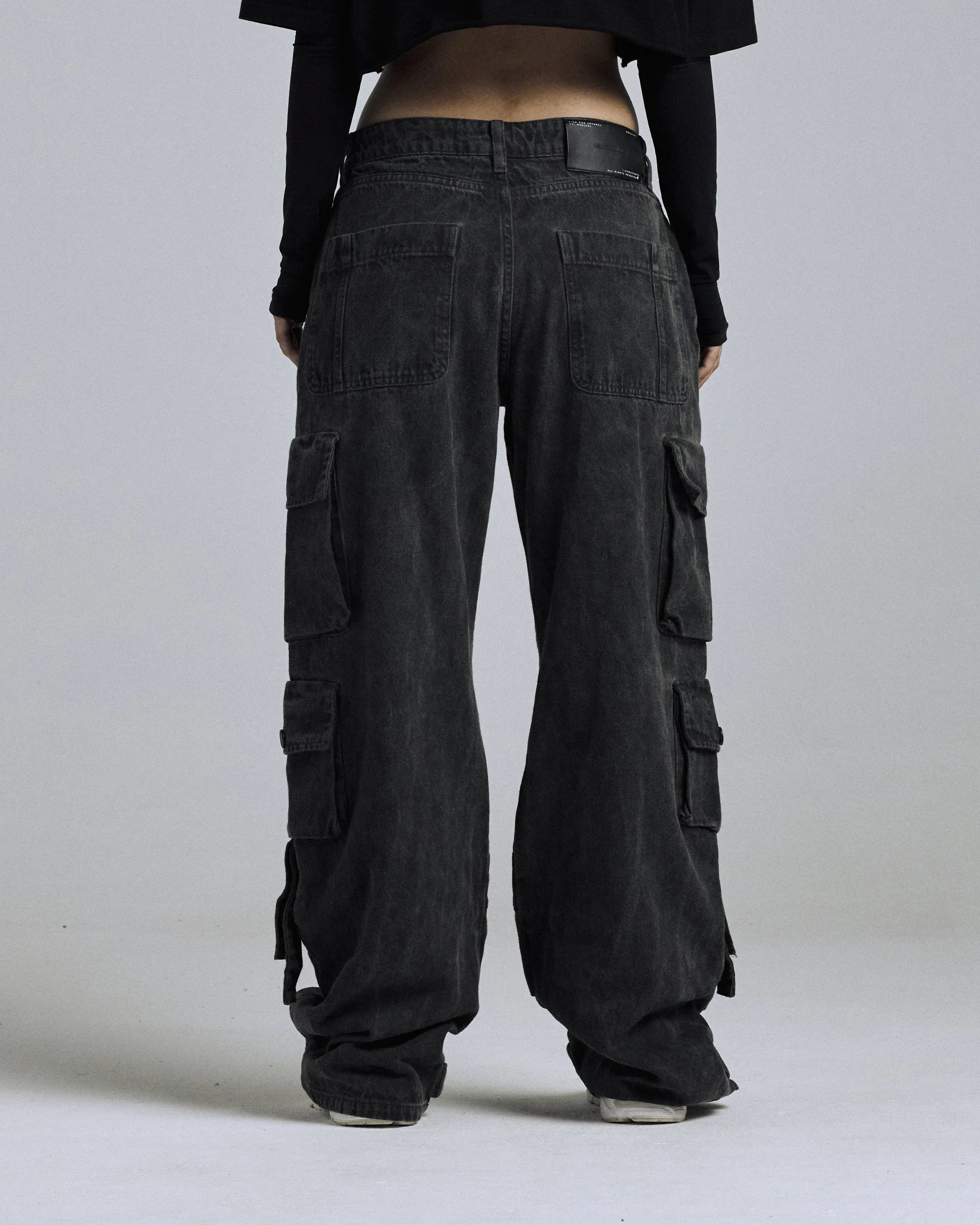 W Basics Multi-Pocket Cargo Jean Washed Black